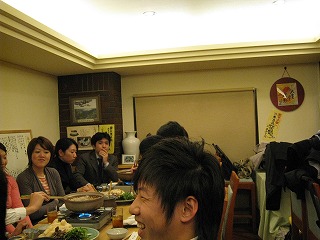 サムスル社員と店内の様子（写真がうまくなくて、すみません）